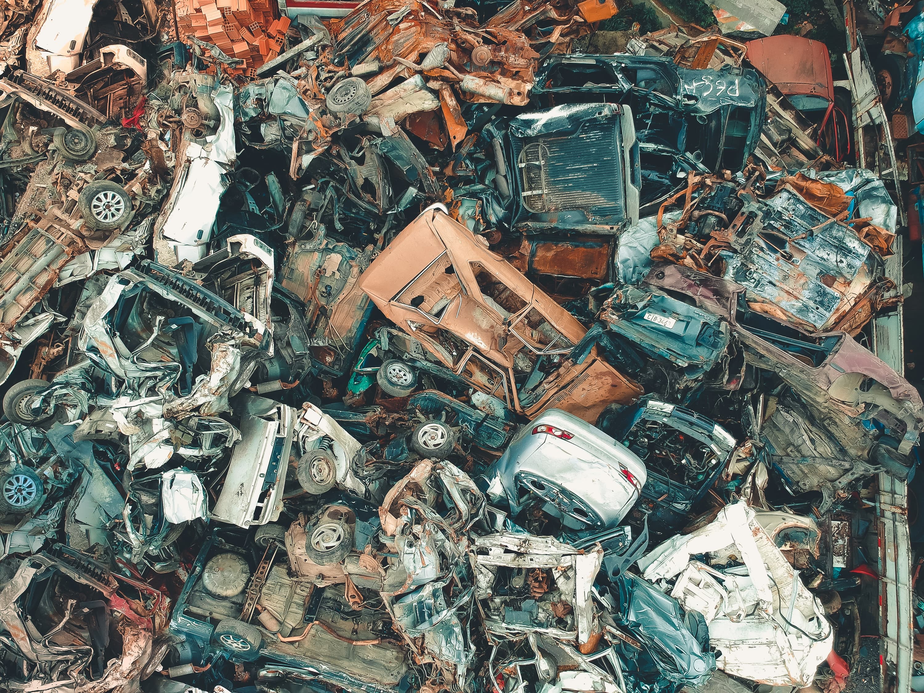 Gezamenlijke verklaring voor ambitieuze doelen gerecycleerde kunststoffen in auto’s