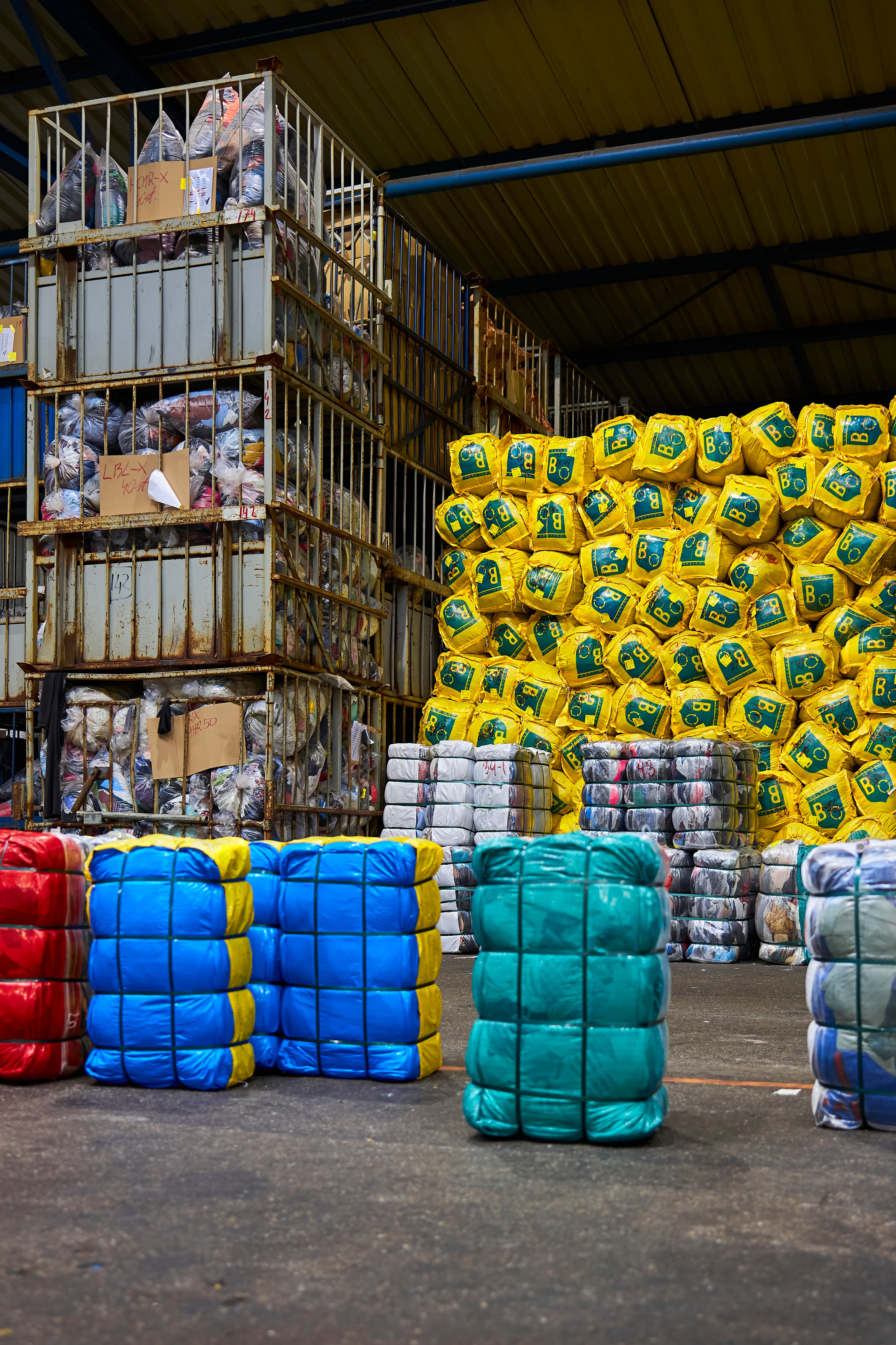 De Standaard se penche sur la problématique de l’ultrafast fashion pour la récupération et le recyclage des textiles