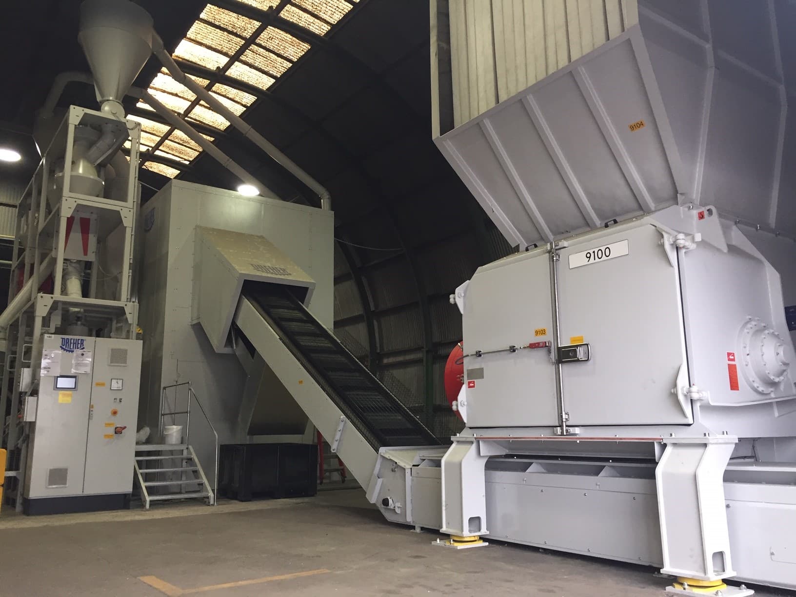 Wessem Port Services Group opent nieuwe verwerkingslijn voor harde kunststoffen