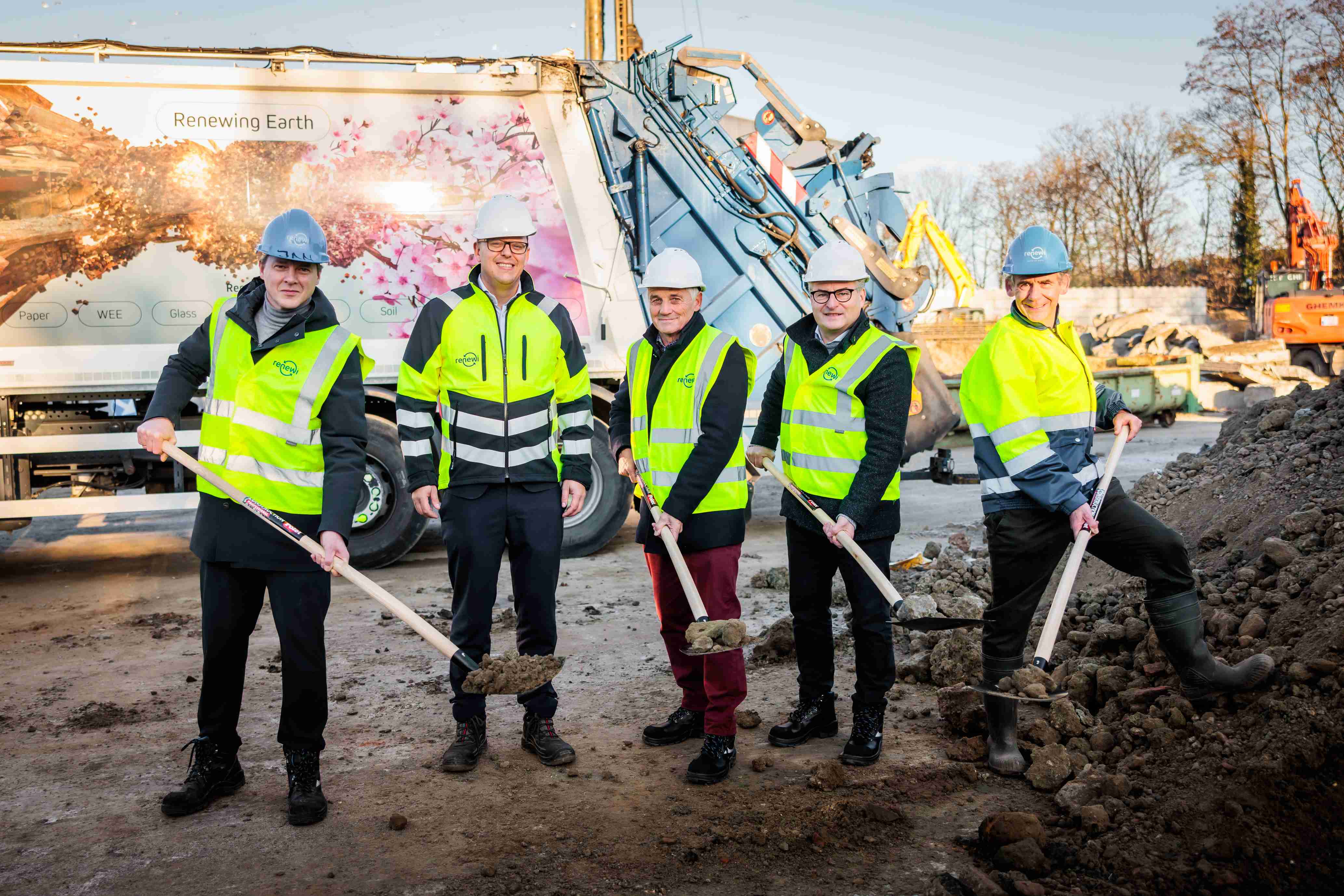 Eerste spadesteek voor nieuwe afvalsorteerlijn op Renewi site Puurs
